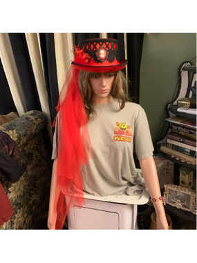 t Top Hat with Black Lace & Train